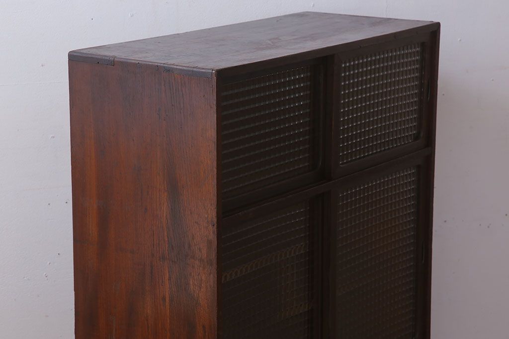 レトロ家具　レトロスタイル　栓材!チェッカーガラス入りのアンティーク収納棚(茶箪笥)