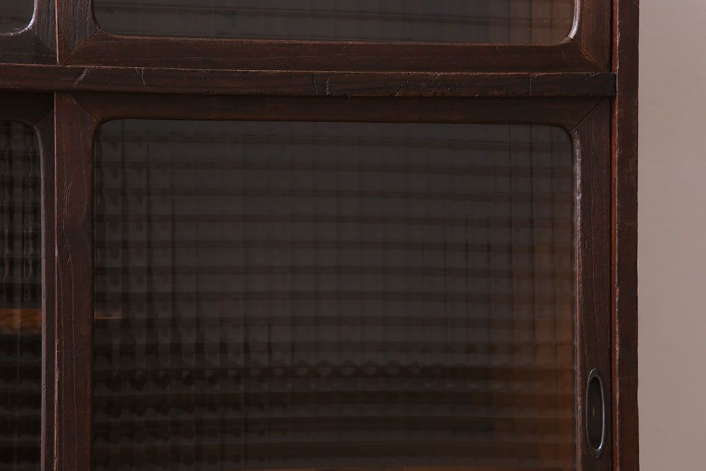 レトロ家具　レトロスタイル　栓材!チェッカーガラス入りのアンティーク収納棚(茶箪笥)