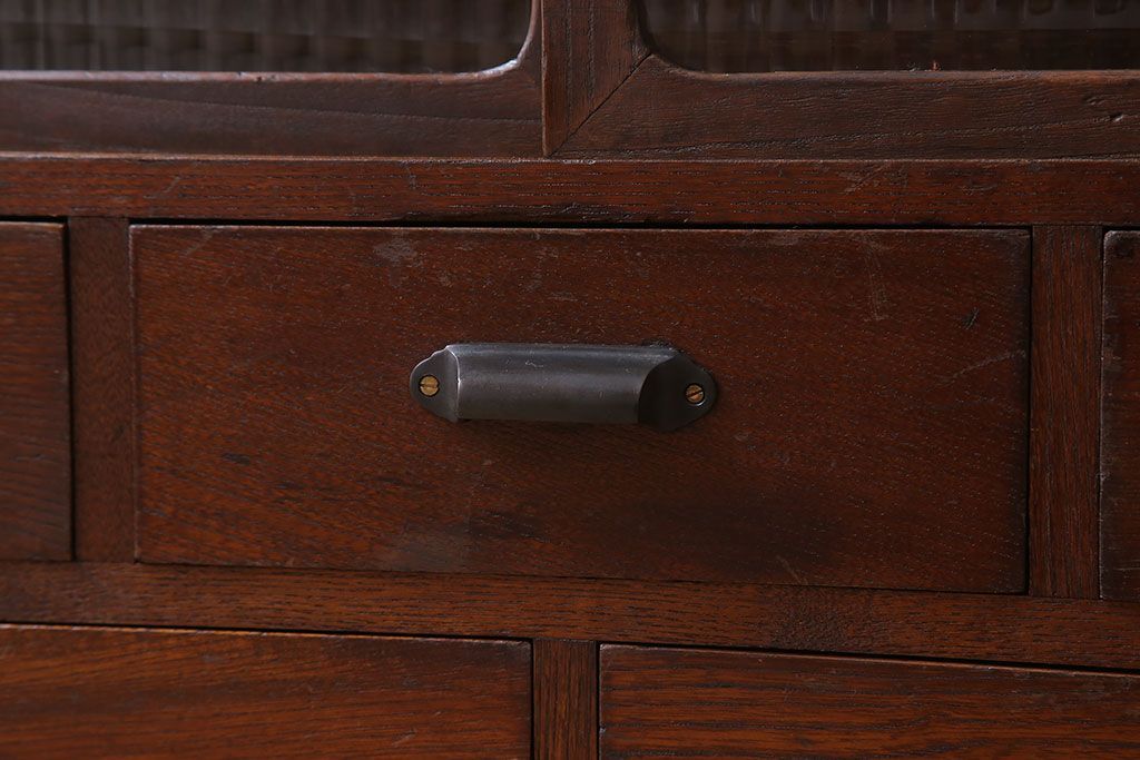 レトロ家具　レトロスタイル　栓材!チェッカーガラス入りのアンティーク収納棚(茶箪笥)