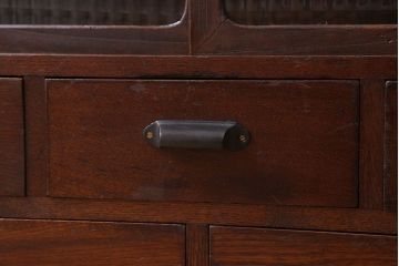 レトロ家具　レトロスタイル　栓材!チェッカーガラス入りのアンティーク収納棚(茶箪笥)