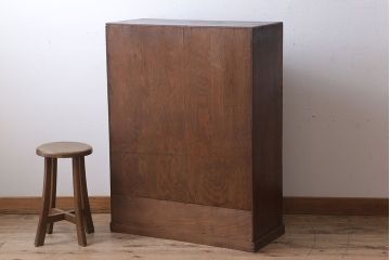 レトロ家具　レトロスタイル　栓材!チェッカーガラス入りのアンティーク収納棚(茶箪笥)