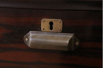 アンティーク家具　和製アンティーク　前面唐木・黒檀材!脚付きの大ぶりローボード(ハーモニカたんす・音色箪笥)