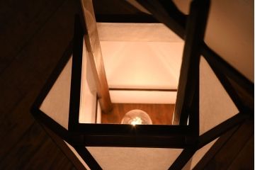 和モダンスタイル　古い木のお洒落な障子張り行灯(行燈・照明)