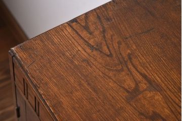 アンティーク家具　鶯と梅の透かし彫り　古い栓材製!色ガラスが入った本箱(ブックケース)