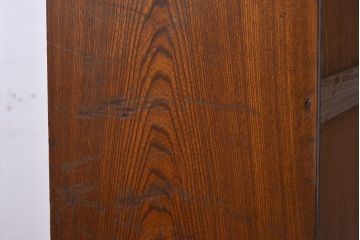 アンティーク家具　鶯と梅の透かし彫り　古い栓材製!色ガラスが入った本箱(ブックケース)