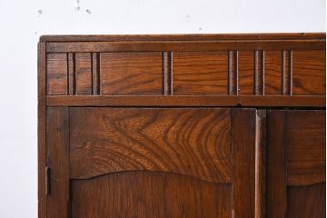 アンティーク家具　鶯と梅の透かし彫り　古い栓材製!色ガラスが入った本箱(ブックケース)