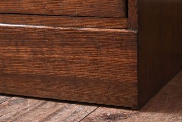 アンティーク家具　鶯と梅の透かし彫り　古い栓材製!色ガラスが入った本箱(ブックケース)