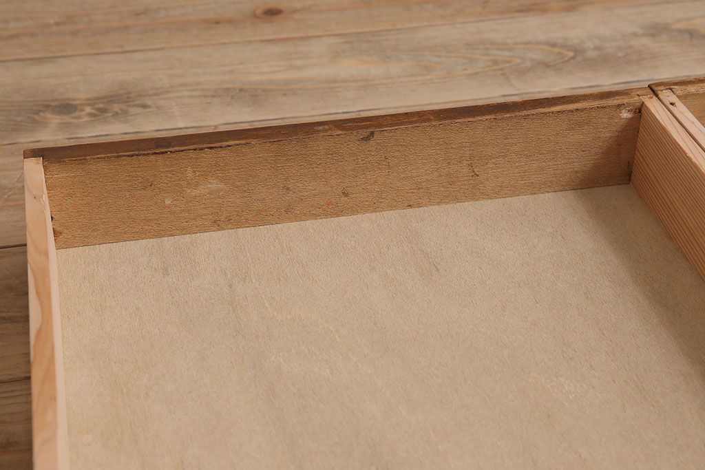 アンティーク家具　透かし彫りが美しいアンティークコンソールテーブル