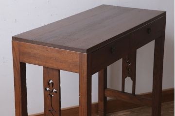 アンティーク家具　透かし彫りが美しいアンティークコンソールテーブル