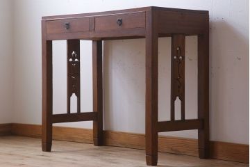 アンティーク家具　透かし彫りが美しいアンティークコンソールテーブル