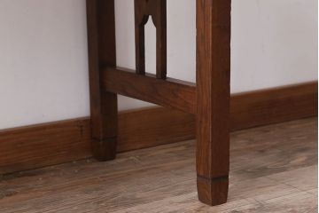 アンティーク家具　透かし彫りが美しいアンティークコンソールテーブル