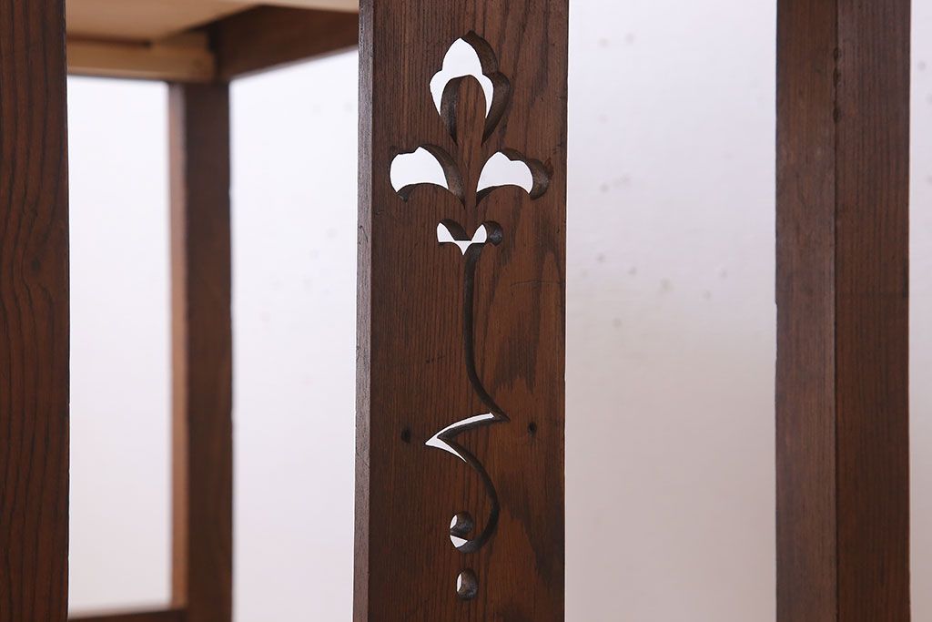 アンティーク家具　透かし彫りが美しいアンティークコンソールテーブル