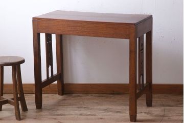 アンティーク家具　透かし彫りが美しいアンティークコンソールテーブル