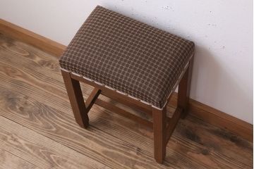 レトロ家具　古い木のレトロなクッション座面角スツール(3)