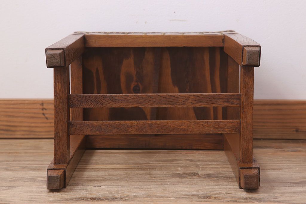 レトロ家具　古い木のレトロなクッション座面角スツール(3)