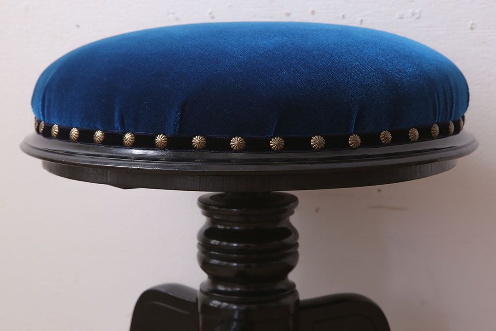 アンティーク家具　アンティーク　クッション座面!古い木製のおしゃれな回転スツール