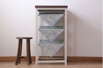 アンティーク雑貨　インダストリアル　ビンテージ　アイアン製のペイントチェスト(2)