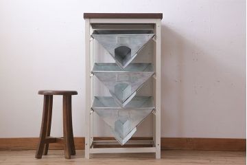 アンティーク雑貨　インダストリアル　ビンテージ　アイアン製のペイントチェスト(2)