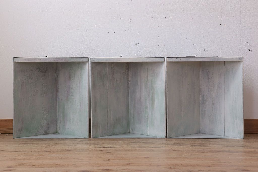 アンティーク雑貨　インダストリアル　ビンテージ　アイアン製のペイントチェスト(2)