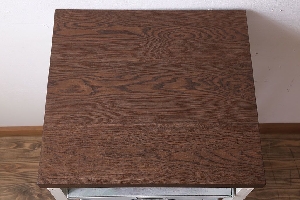 アンティーク雑貨　インダストリアル　ビンテージ　アイアン製のペイントチェスト(2)