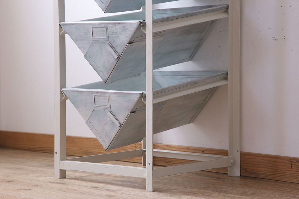 アンティーク雑貨　インダストリアル　ビンテージ　アイアン製のペイントチェスト(2)