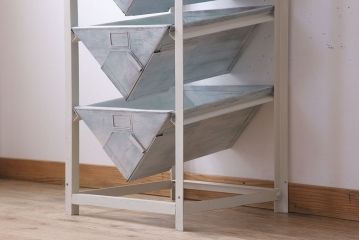 アンティーク雑貨　インダストリアル　ビンテージ　アイアン製のペイントチェスト(2)