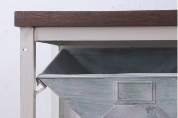 アンティーク雑貨　インダストリアル　ビンテージ　アイアン製のペイントチェスト(2)