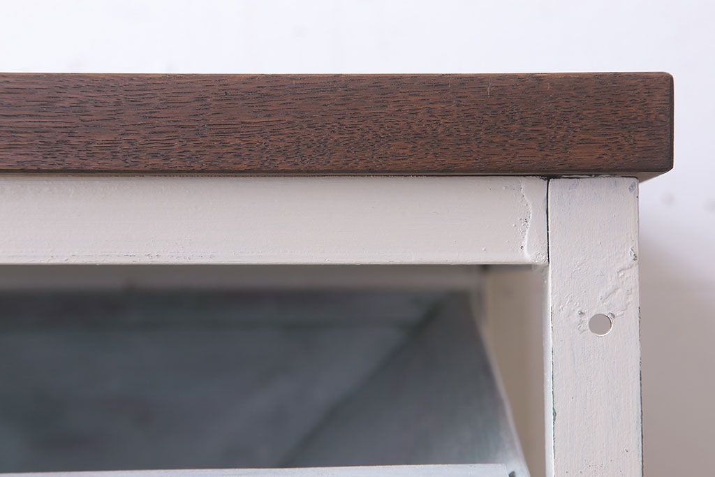 アンティーク雑貨　インダストリアル　ビンテージ　アイアン製のペイントチェスト(2)