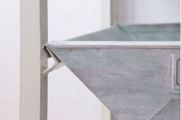 アンティーク雑貨　インダストリアル　ビンテージ　アイアン製のペイントチェスト(2)