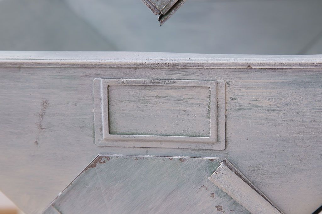 アンティーク雑貨　インダストリアル　ビンテージ　アイアン製のペイントチェスト(2)