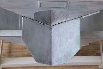 アンティーク雑貨　インダストリアル　ビンテージ　アイアン製のペイントチェスト(2)