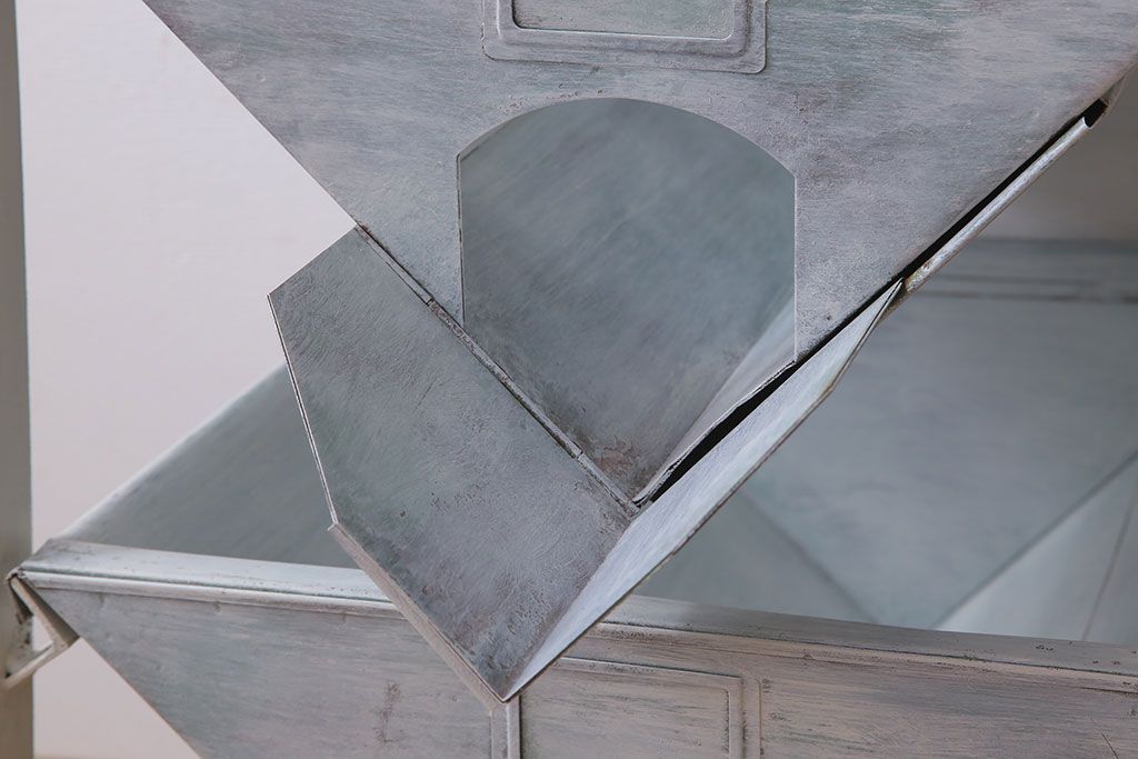 アンティーク雑貨　インダストリアル　ビンテージ　アイアン製のペイントチェスト(2)