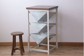 アンティーク雑貨　インダストリアル　ビンテージ　アイアン製のペイントチェスト(2)