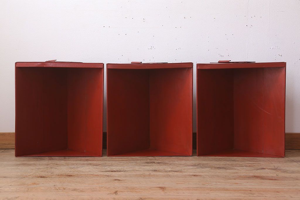 アンティーク雑貨　インダストリアル　ビンテージ　アイアン製のペイントチェスト(1)