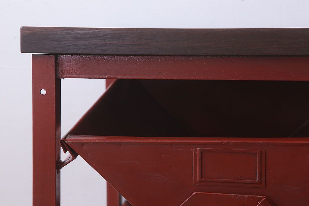 アンティーク雑貨　インダストリアル　ビンテージ　アイアン製のペイントチェスト(1)