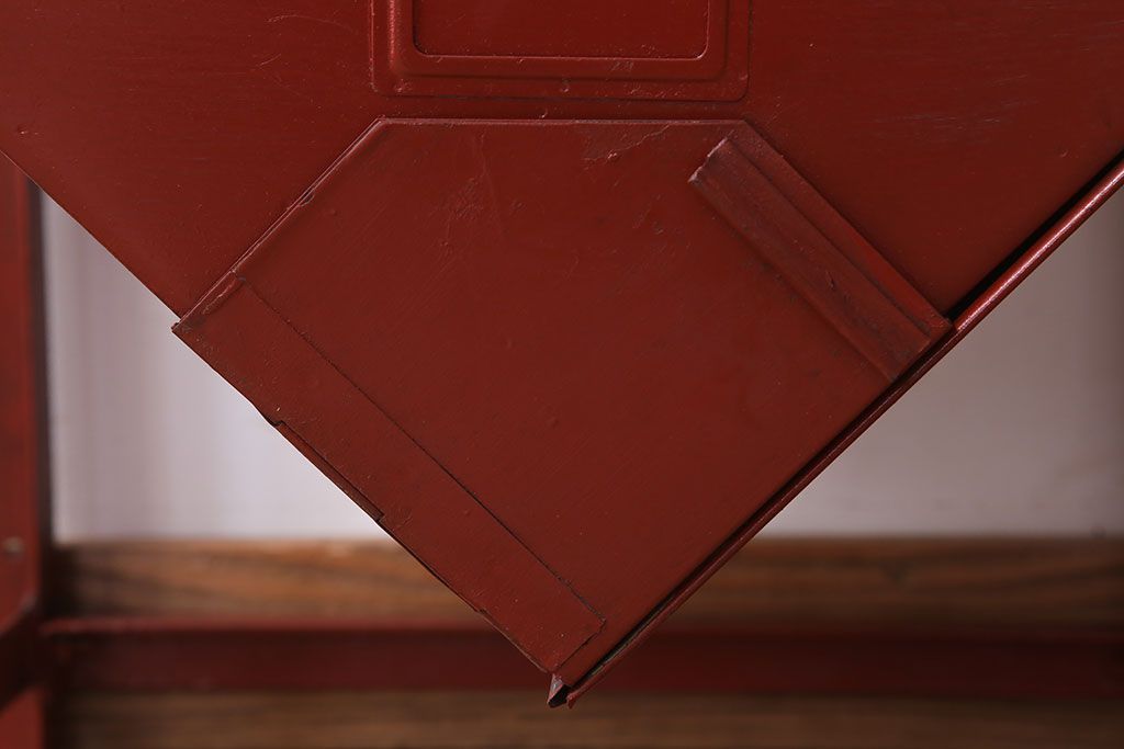 アンティーク雑貨　インダストリアル　ビンテージ　アイアン製のペイントチェスト(1)