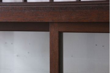 飾り付き　小ぶりサイズ!栗材製薄型ガラスケース(ショーケース)