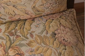 ヴィンテージ家具　国産　神戸家具　ビンテージ　ゴブラン織り座面!ナラ材製の花柄ソファ