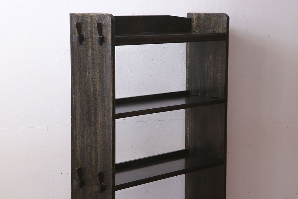 レトロ家具　ラワン材製　古い木のレトロな楔(くさび)式本棚(ディスプレイラック)(3)