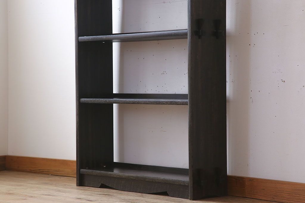 レトロ家具　ラワン材製　古い木のレトロな楔(くさび)式本棚(ディスプレイラック)(3)