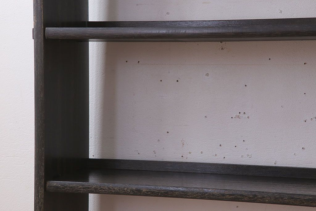 レトロ家具　ラワン材製　古い木のレトロな楔(くさび)式本棚(ディスプレイラック)(3)