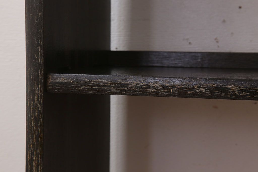 レトロ家具　ラワン材製　古い木のレトロな楔(くさび)式本棚(ディスプレイラック)(3)