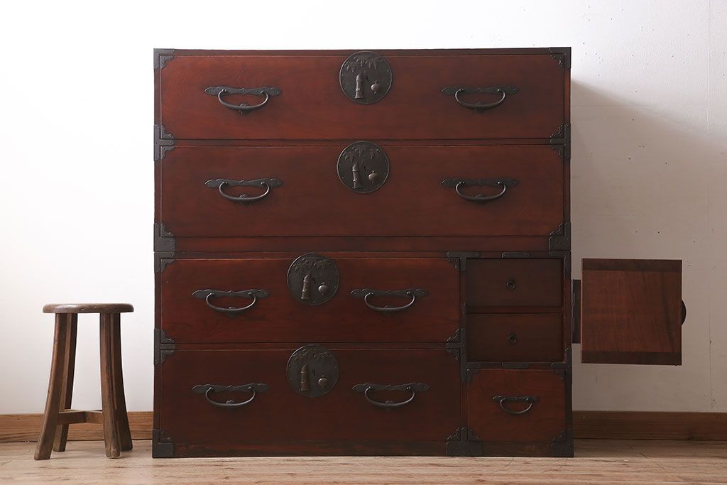 アンティーク家具　アンティーク　前面欅材　大ぶりな重ね二本松箪笥