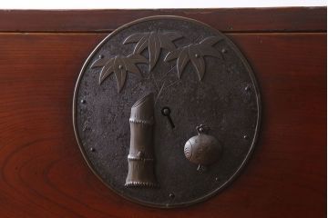 アンティーク家具　アンティーク　前面欅材　大ぶりな重ね二本松箪笥