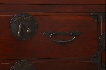 アンティーク家具　アンティーク　前面欅材　大ぶりな重ね二本松箪笥