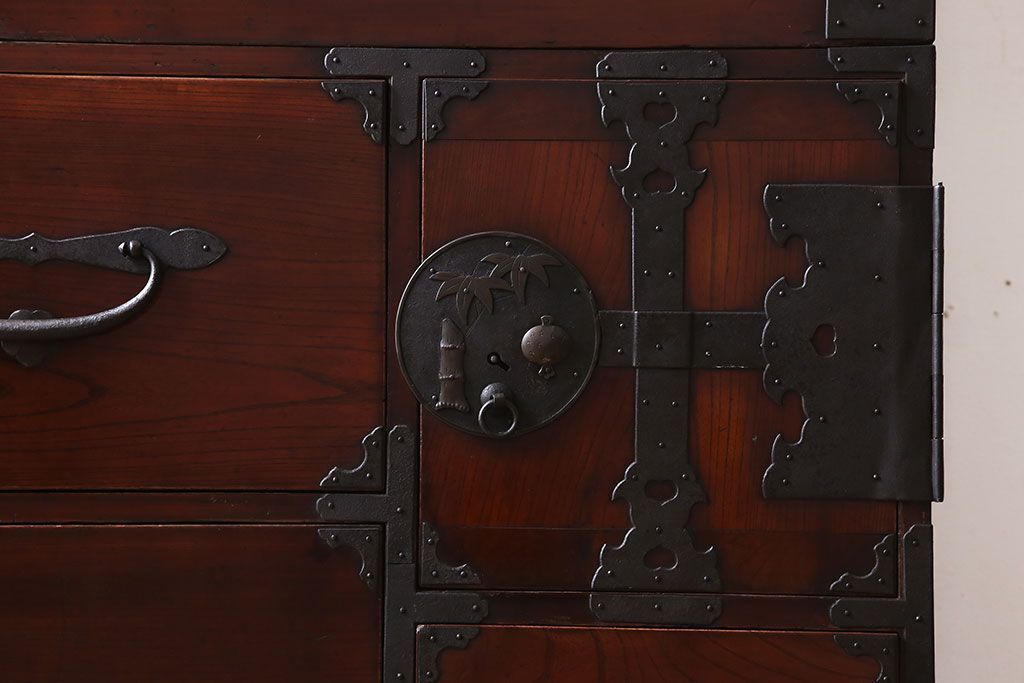 アンティーク家具　アンティーク　前面欅材　大ぶりな重ね二本松箪笥