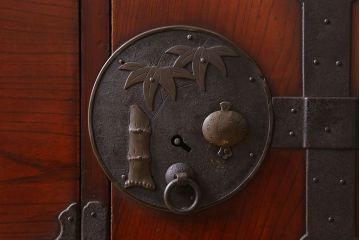 アンティーク家具　アンティーク　前面欅材　大ぶりな重ね二本松箪笥