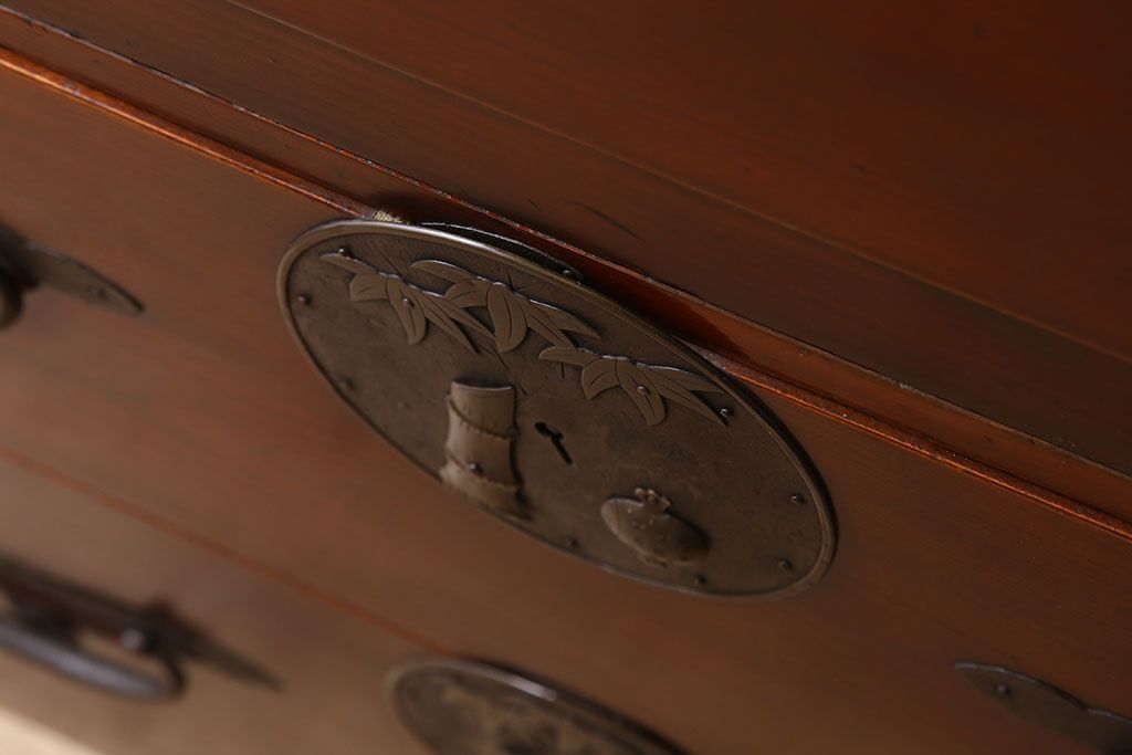 アンティーク家具　アンティーク　前面欅材　大ぶりな重ね二本松箪笥