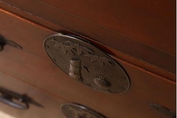 アンティーク家具　アンティーク　前面欅材　大ぶりな重ね二本松箪笥