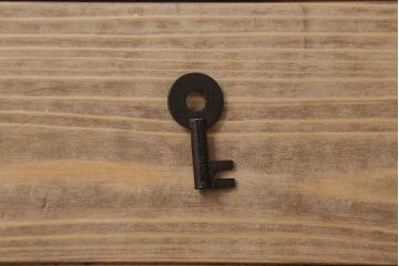 アンティーク家具　アンティーク　前面欅材　大ぶりな重ね二本松箪笥